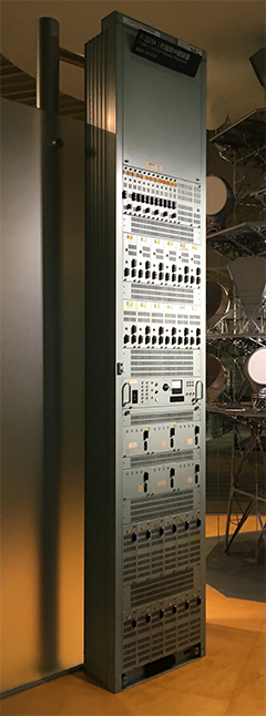 F-32M-1形端局中継装置の写真