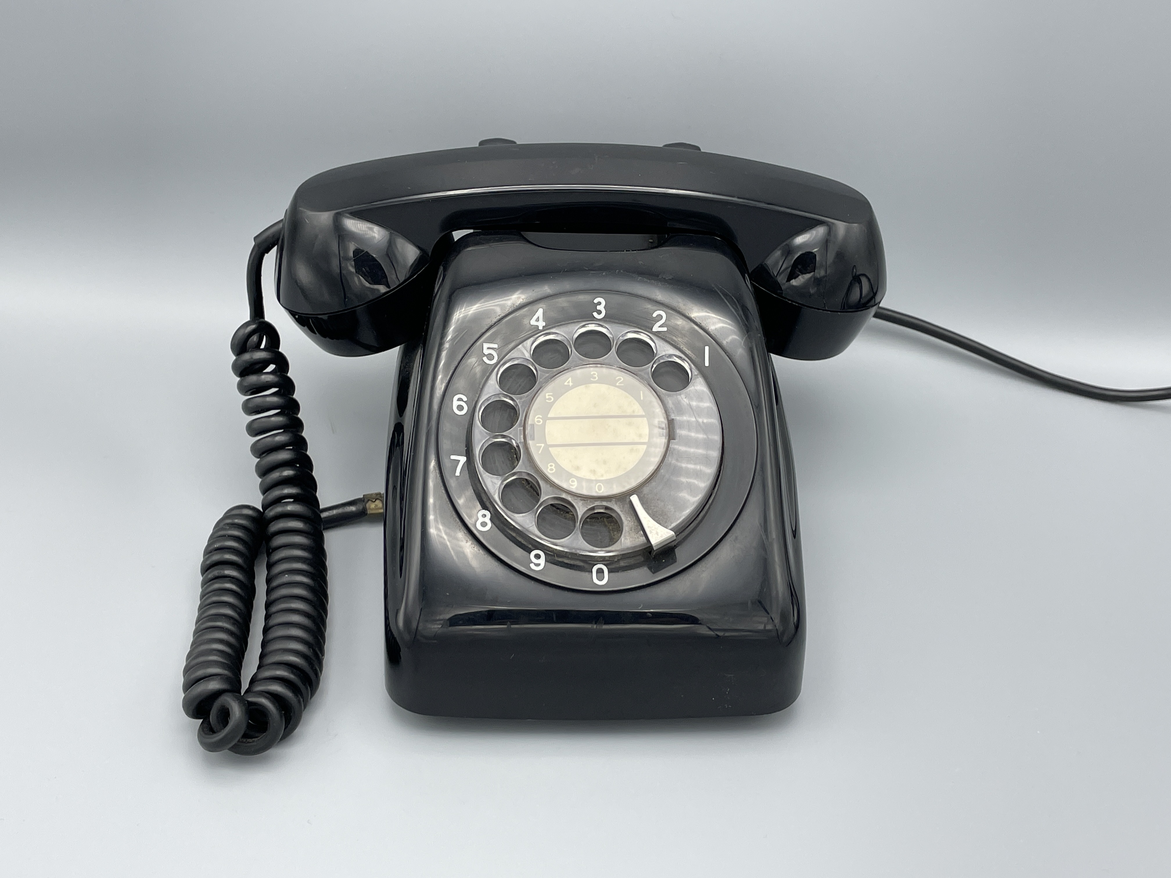 601形自動式卓上電話機