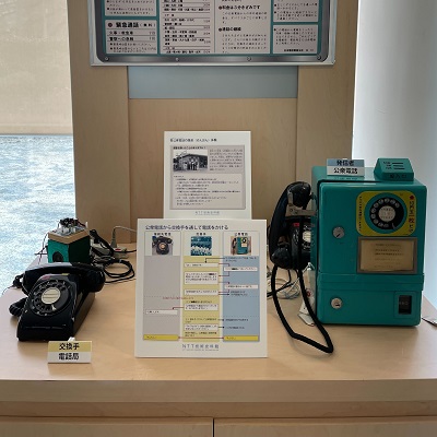 大形青公衆電話機の銭音(せんおん)体験全体像写真