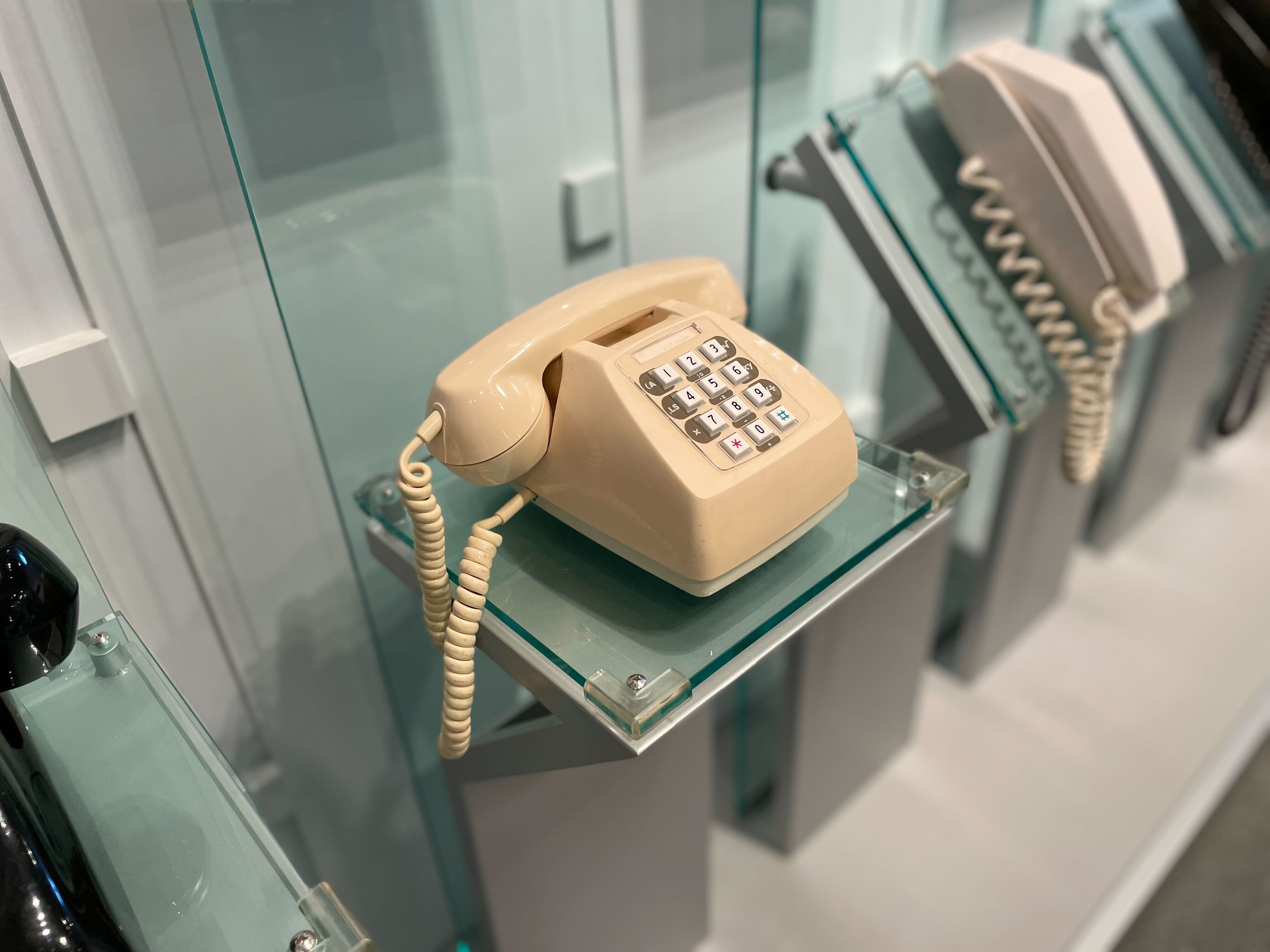 F:ユーザ機器の技術コーナーで撮影をする様子の写真