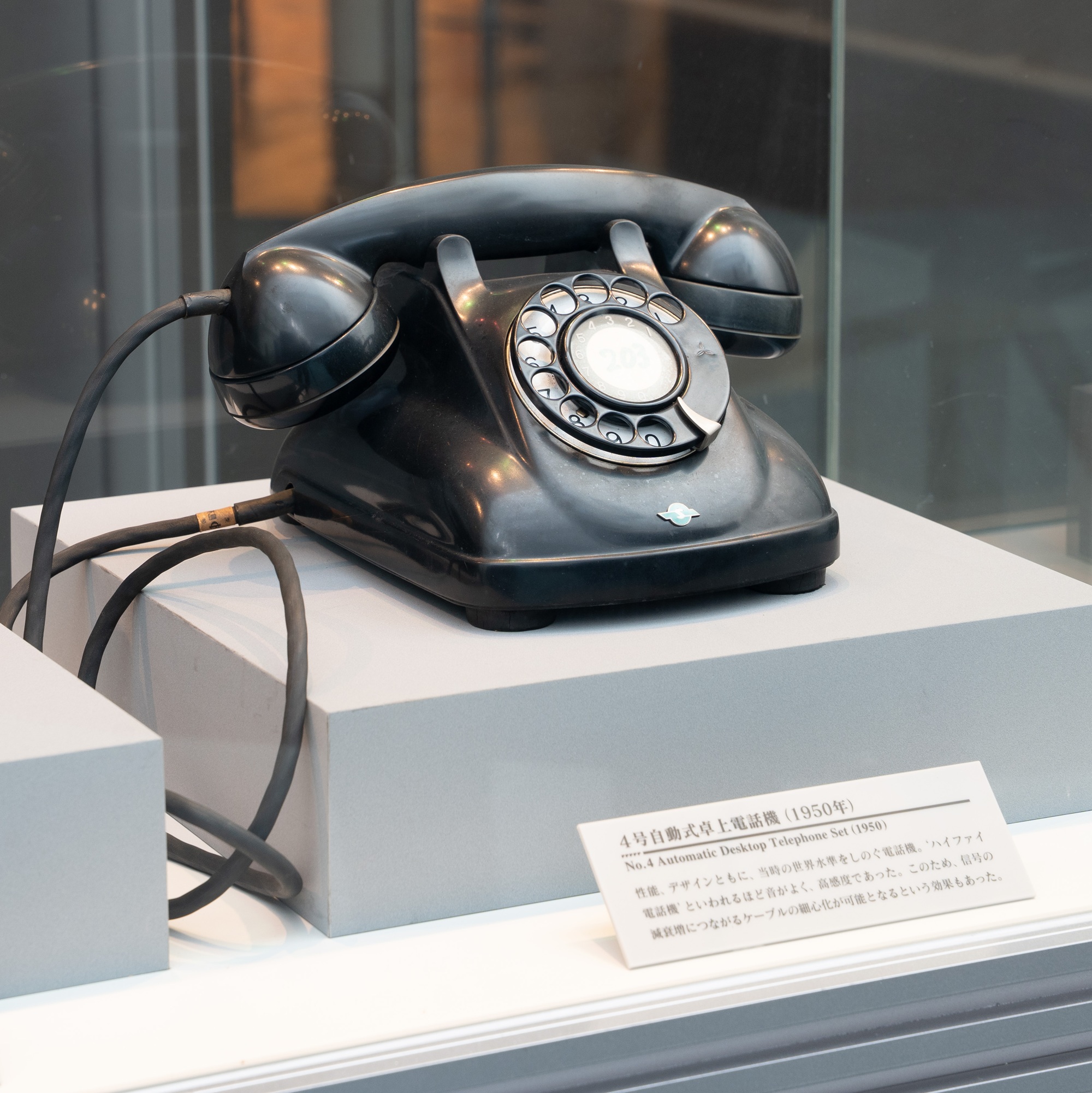 4号自動式卓上電話機の写真