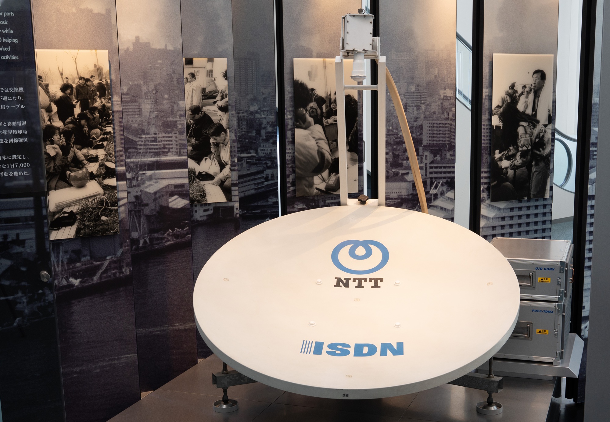 ポータブル衛星地球局の写真