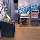 手動の構内交換機(PBX)の展示写真