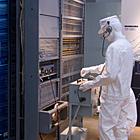 開発初期のクロスバ交換機の展示写真