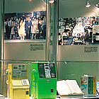 プッシュホンやタウンページの展示写真