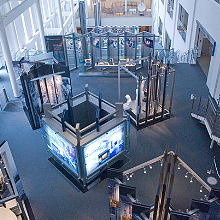 展示空間を眺望する写真