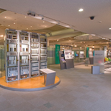 サービスとネットワークのひろばのフロアの写真