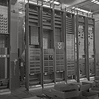 1959年当時の長距離市外クロスバ交換機の写真