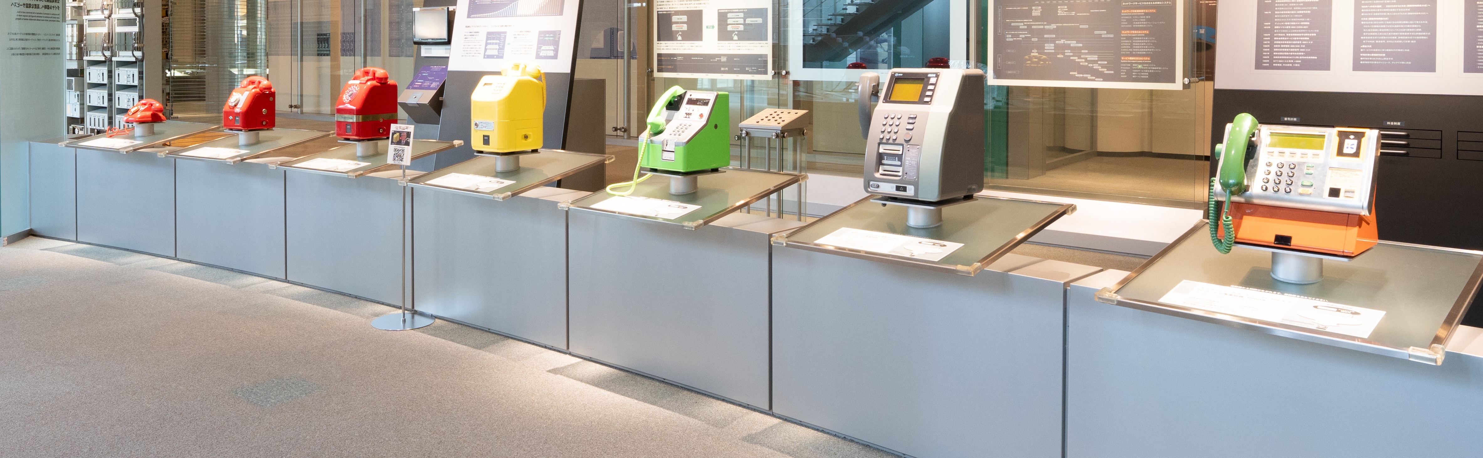 公衆電話の進化の写真