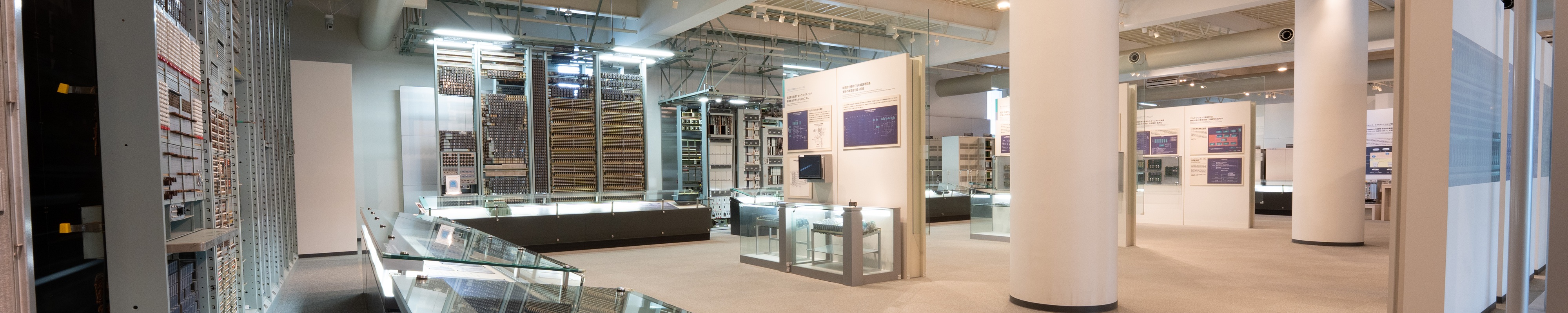 1階「ノードの技術(交換、ソフトウェア)」の写真