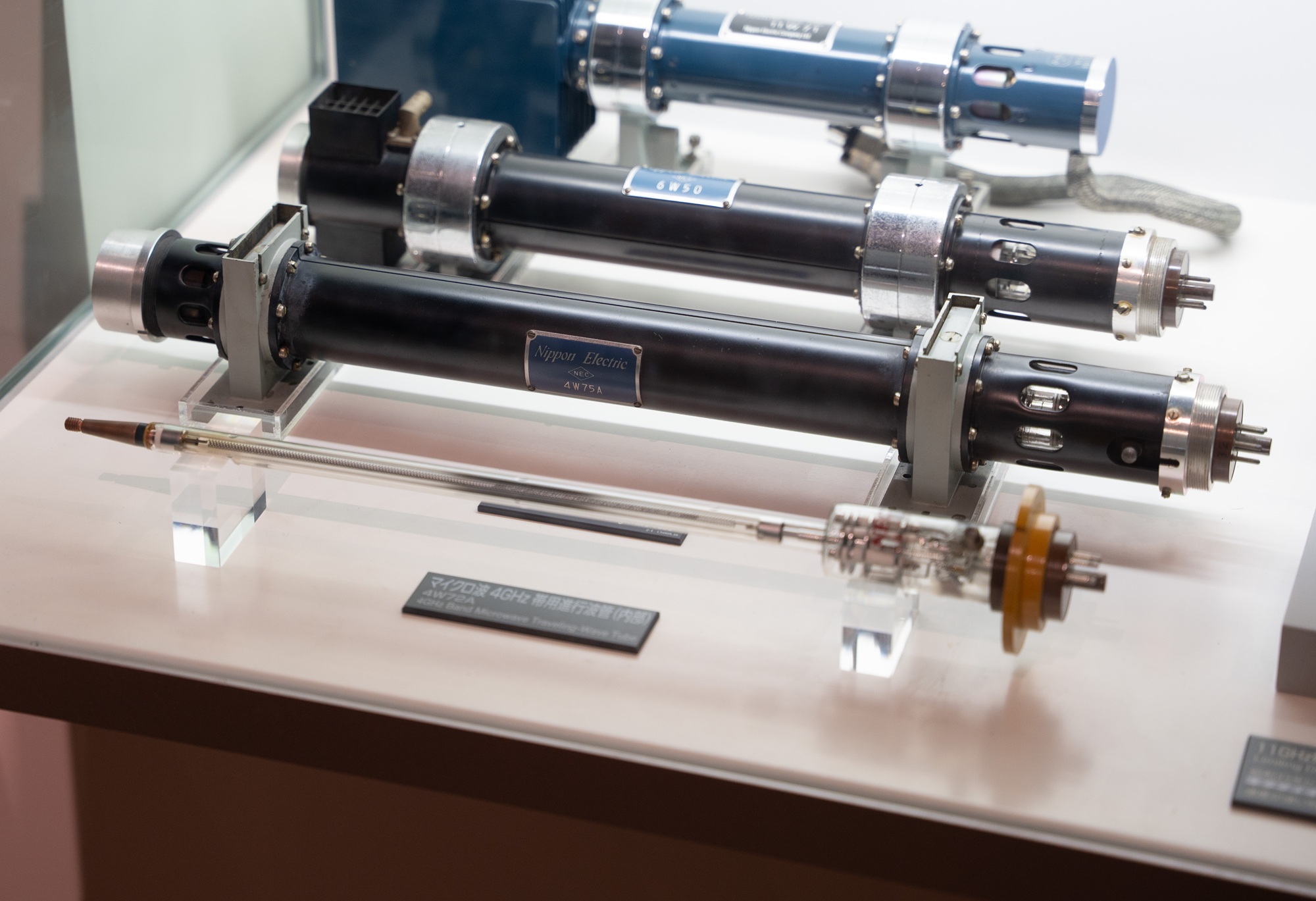 マイクロ波4GHz進行波管 4W75Aの写真