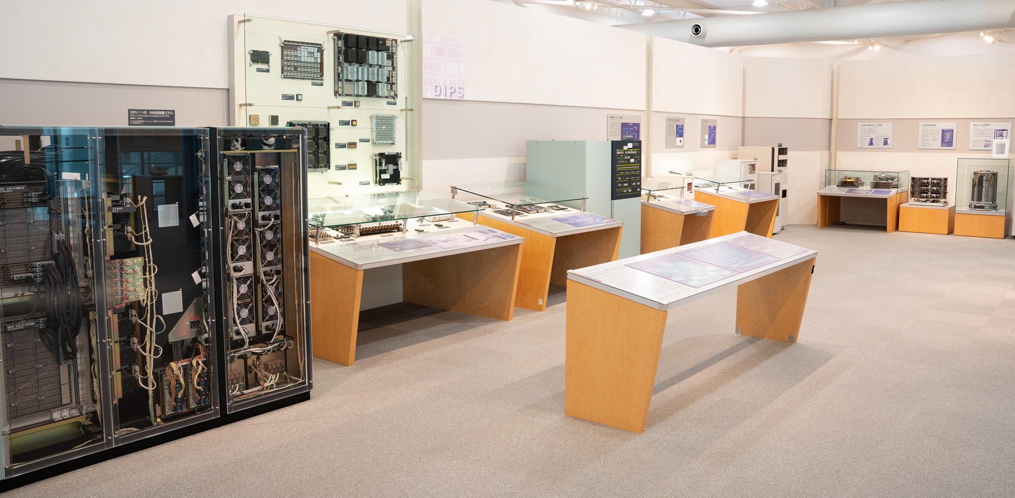 大型コンピュータDIPSの写真