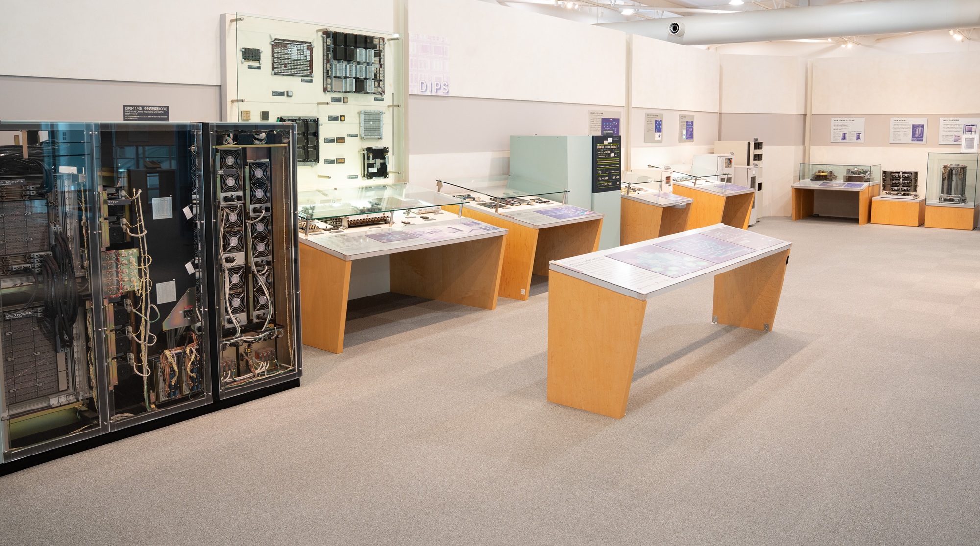 大型コンピュータDIPSの写真