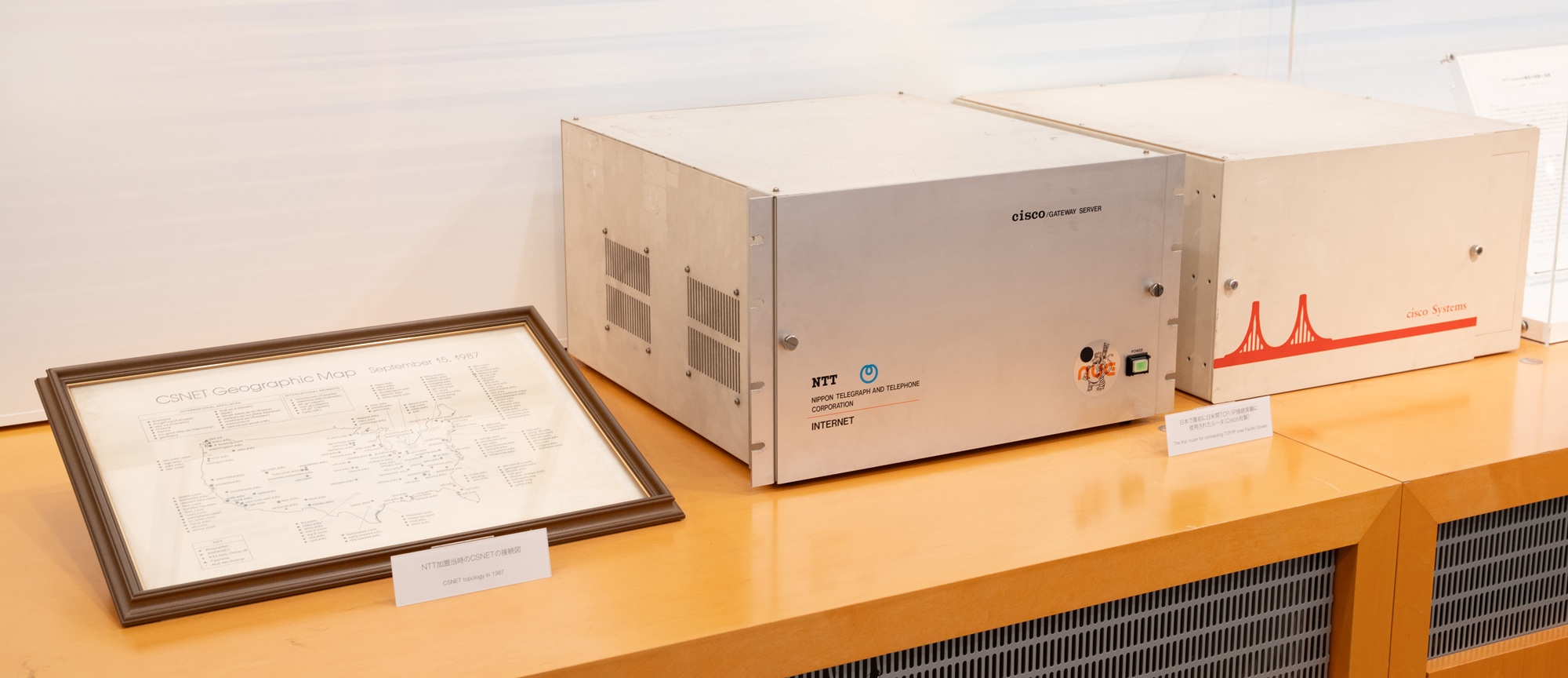 日米間TCP/IP接続実験に使用されたルータ(Cisco社製)の写真