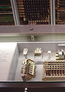 スイッチと継電器の展示写真の一部